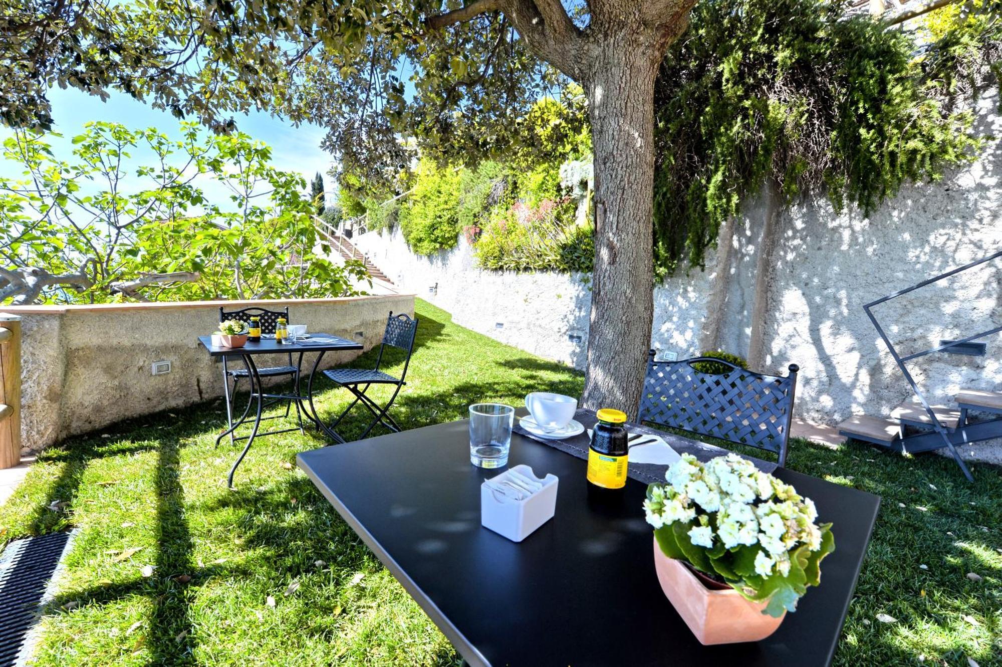 In Costa Relais & Luxury Suites Vietri sul Mare Exterior photo