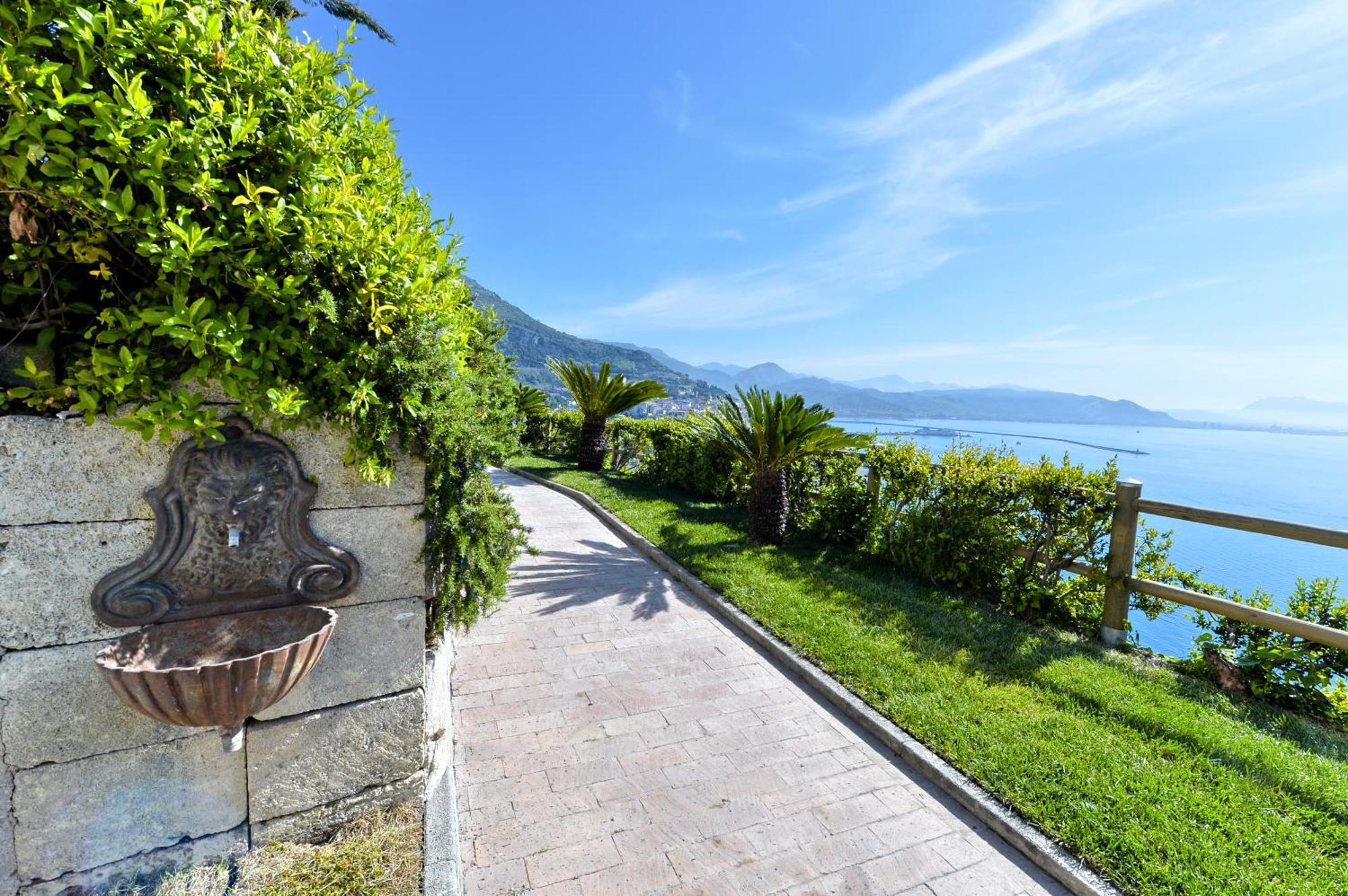 In Costa Relais & Luxury Suites Vietri sul Mare Exterior photo